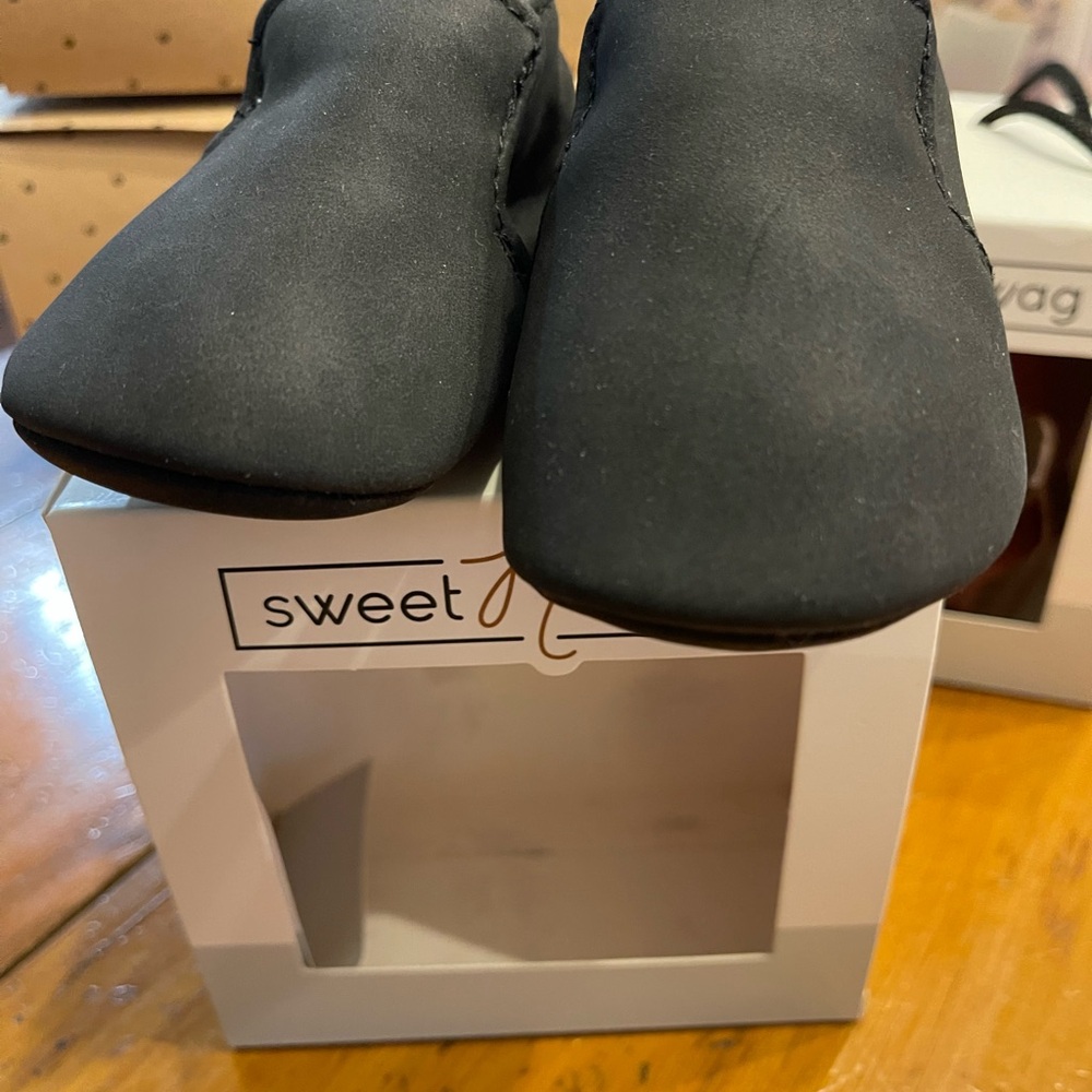 Sweet N Swag Black Baby Loafers size 2